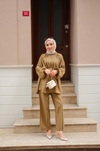 Önü Düğme Detaylı İkili Takım Hardal