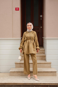 Önü Düğme Detaylı İkili Takım Hardal