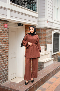 Önü Düğme Detaylı İkili Takım Kahverengi