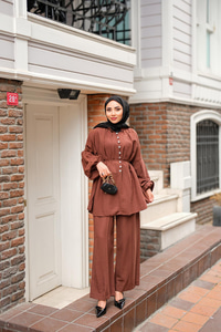 Önü Düğme Detaylı İkili Takım Kahverengi