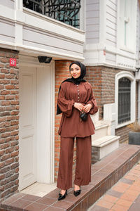 Önü Düğme Detaylı İkili Takım Kahverengi
