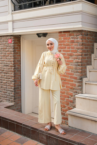 Önü Düğme Detaylı İkili Takım Sarı