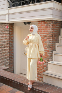 Önü Düğme Detaylı İkili Takım Sarı