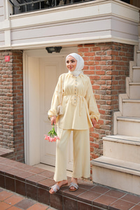 Önü Düğme Detaylı İkili Takım Sarı