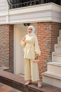 Önü Düğme Detaylı İkili Takım Sarı