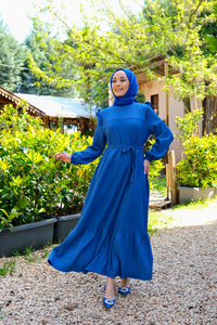 ONU FIRFIR DETAY KENDINDEN DESENLI ELBISE INDIGO MAVI