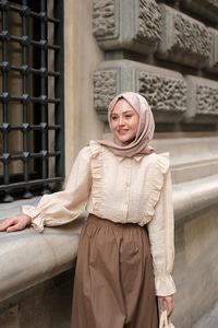 Önü Fırfır Detaylı Keten Gömlek Krem