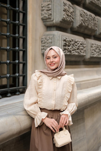 Önü Fırfır Detaylı Keten Gömlek Krem