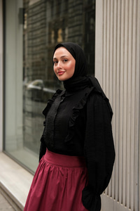 Önü Fırfır Detaylı Keten Gömlek Siyah