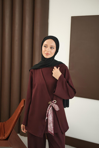 Önü Fular Detay Takım Bordo