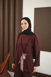 Önü Fular Detay Takım Bordo