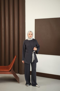 Önü Fular Detay Takım Füme