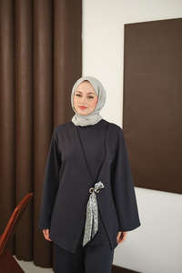 Önü Fular Detay Takım Füme