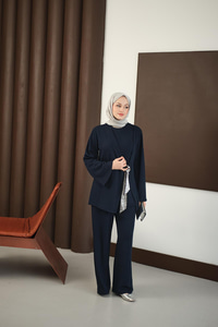 Önü Fular Detay Takım Lacivert