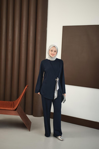 Önü Fular Detay Takım Lacivert