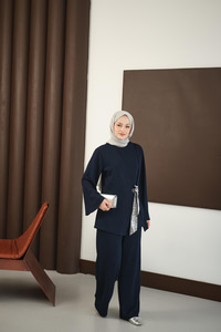 Önü Fular Detay Takım Lacivert