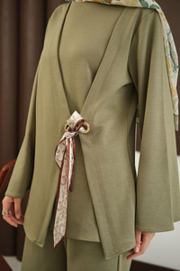 Önü Fular Detay Takım Yeşil