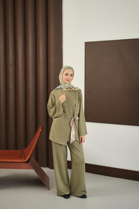 Önü Fular Detay Takım Yeşil