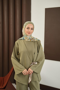 Önü Fular Detay Takım Yeşil