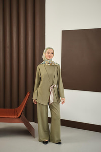 Önü Fular Detay Takım Yeşil