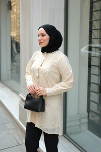 Önü Güpür Detaylı Oversize Gömlek Krem