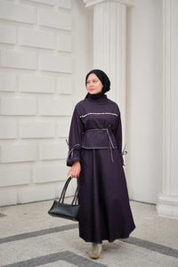 Önü İnci Detay Süs Dikiş Kemerli Hakim Yaka Takım Mor