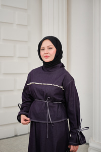 Önü İnci Detay Süs Dikiş Kemerli Hakim Yaka Takım Mor