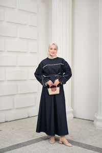 Önü İnci Detay Süs Dikiş Kemerli Hakim Yaka Takım Lacivert