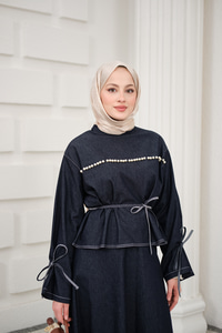 Önü İnci Detay Süs Dikiş Kemerli Hakim Yaka Takım Lacivert