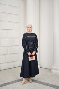 Önü İnci Detay Süs Dikiş Kemerli Hakim Yaka Takım Lacivert