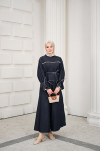 Önü İnci Detay Süs Dikiş Kemerli Hakim Yaka Takım Lacivert