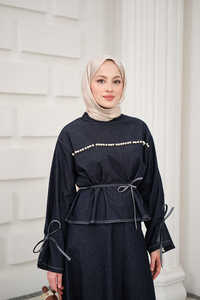 Önü İnci Detay Süs Dikiş Kemerli Hakim Yaka Takım Lacivert