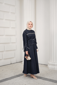 Önü İnci Detay Süs Dikiş Kemerli Hakim Yaka Takım Lacivert