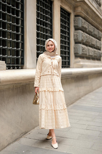 Önü Kurdale Detay ikili Takım Krem