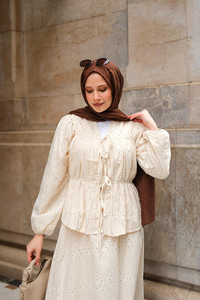 Önü Kurdele Detaylı Brode Takım Krem