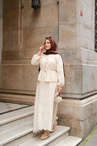 Önü Kurdele Detaylı Brode Takım Krem