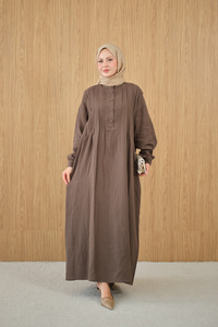 Önü Nervurlu Bisiklet Yaka Keten Elbise Kahverengi