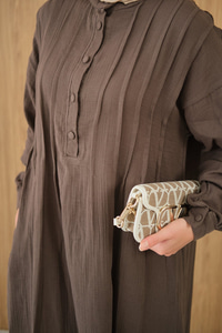 Önü Nervurlu Bisiklet Yaka Keten Elbise Kahverengi