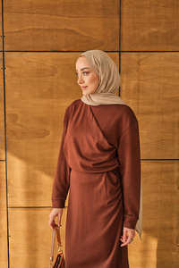 Önü Parça Detaylı Elbise Kahverengi