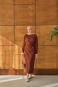 Önü Parça Detaylı Elbise Kahverengi