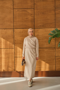 Önü Parça Detaylı Elbise Krem