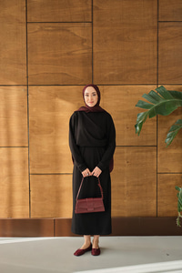 Önü Parça Detaylı Elbise Siyah