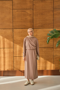 Önü Parça Detaylı Elbise Vizon