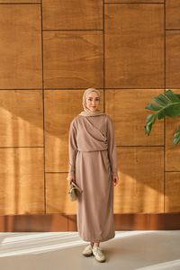 Önü Parça Detaylı Elbise Vizon