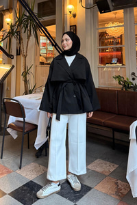 Önü Parça Detaylı Kısa Trenç Siyah