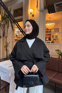 Önü Parça Detaylı Kısa Trenç Siyah