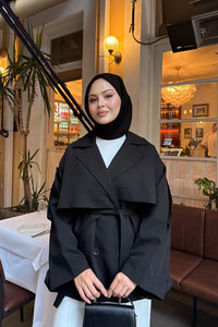 Önü Parça Detaylı Kısa Trenç Siyah