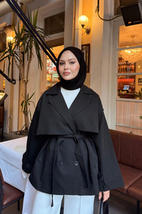 Önü Parça Detaylı Kısa Trenç Siyah