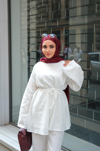 Önü Parça Detaylı Takım Beyaz