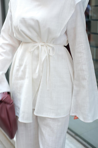 Önü Parça Detaylı Takım Beyaz